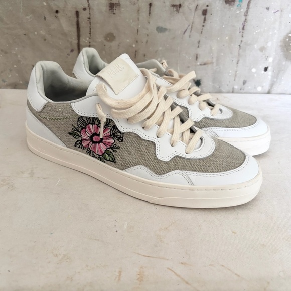 P448 Bali Canvas Embroidered Flower Sneakers - Picture 1 of 8